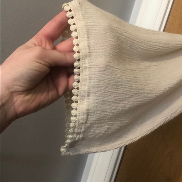 Cream lace back romper - Picture 3 of 4